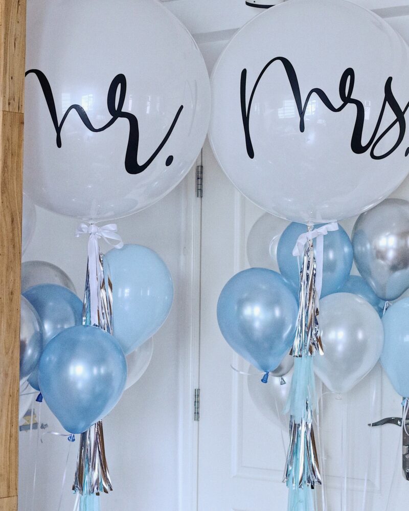 Giant Wedding Pair with Side Balloons - 婚禮氣球束：圖片 4